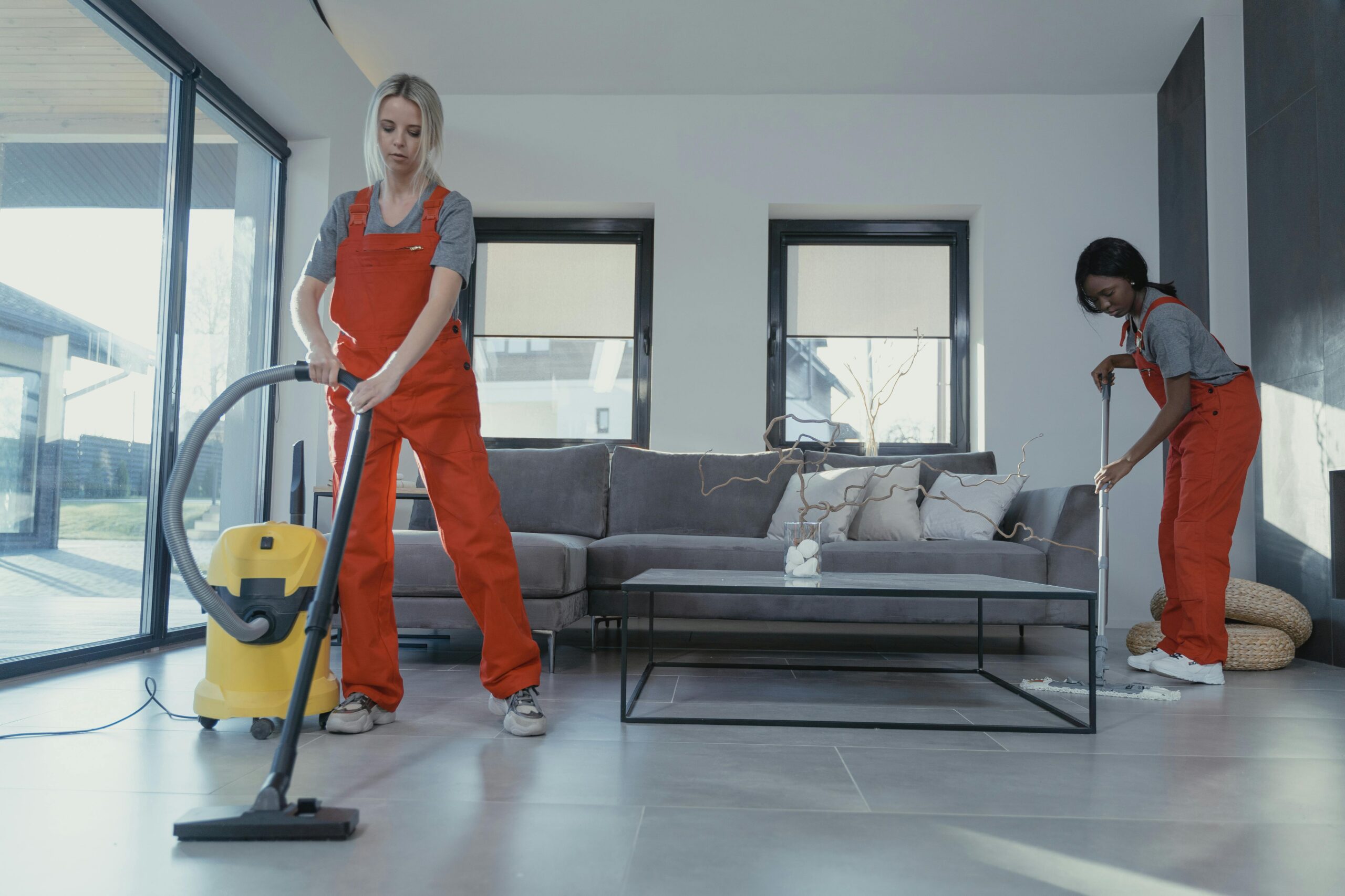 room cleaning by vacuum cleaner