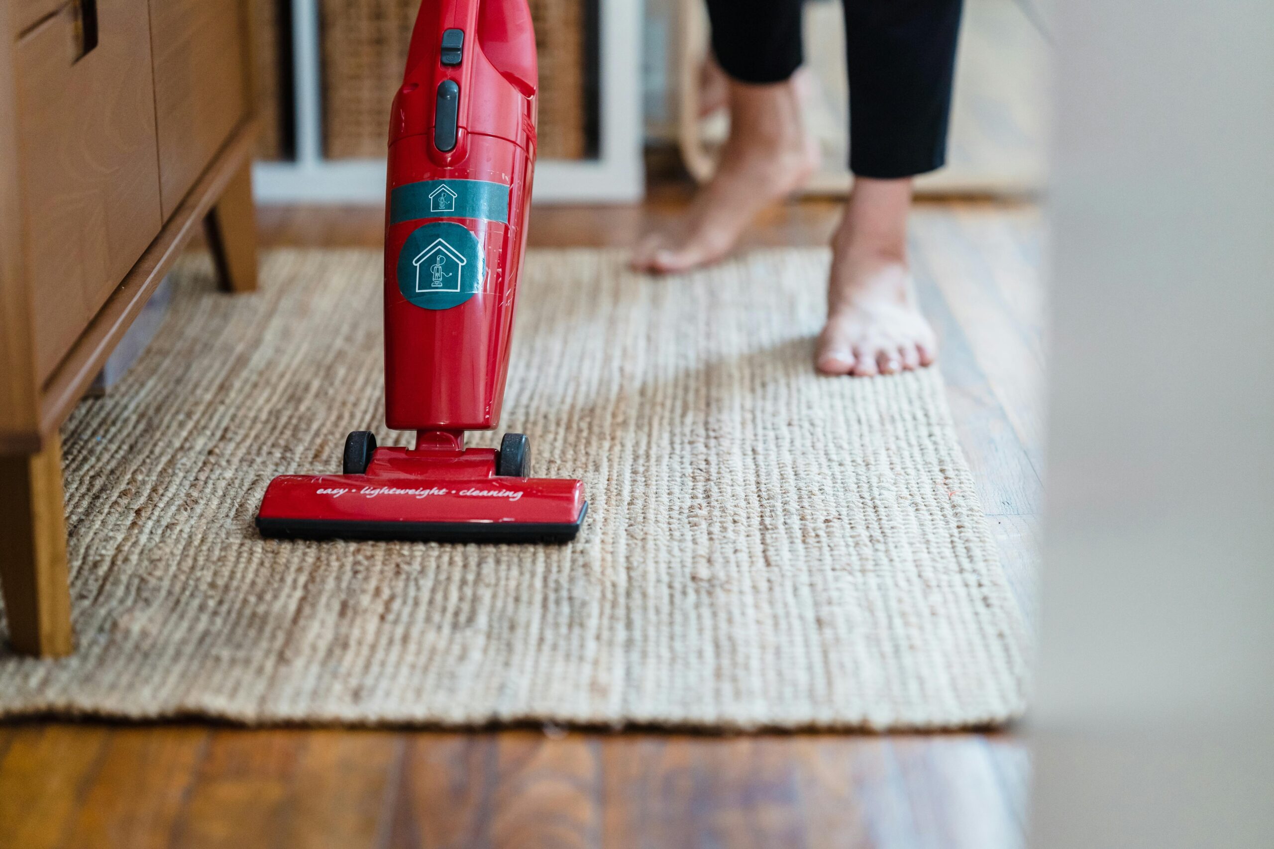 How to use portable vacuum cleaner